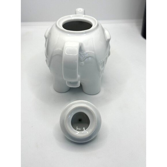 Porcelain Elephant-Shaped Sugar Bowl With Lid - Picture 8 of 9